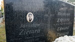 Symboliczny grob Jaroslawa Zietary na cmentarzu komunalnym w Bydgoszczy