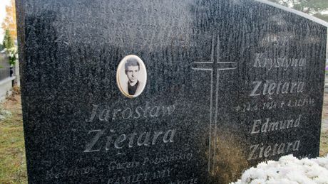 Symboliczny grob Jaroslawa Zietary na cmentarzu komunalnym w Bydgoszczy