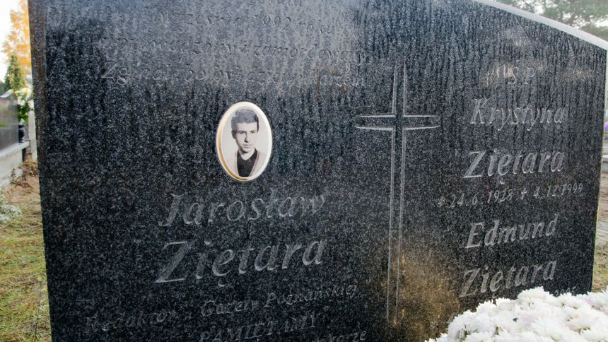 Symboliczny grob Jaroslawa Zietary na cmentarzu komunalnym w Bydgoszczy