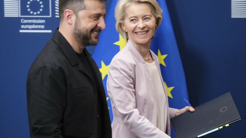 Ursula von der Leyen i Wołodymyr Zełenski. FOT. Thierry Monasse/REPORTER 