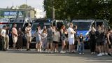 Warszawa. Koncert bialoruskiego rapera Maksa Korza na Stadionie Narodowym w Warszawie. Fani przed koncertem
