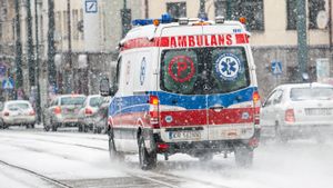 Karetka pogotowia (zdjęcie ilustracyjne)