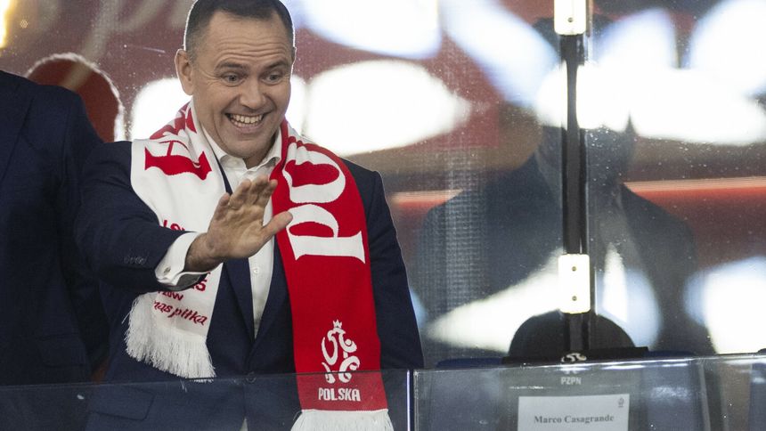 Karol Nawrocki spotkał się z kibicami