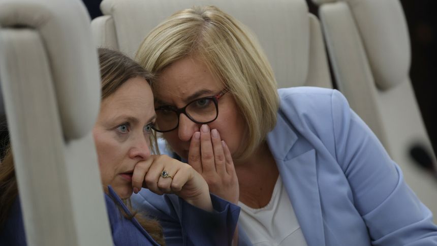 Katarzyna Pełczyńska-Nałęcz i Paulina Hennig-Kloska 