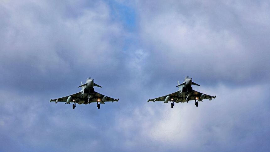 Dwa samoloty Eurofighter Typhoon (zdjęcie ilustracyjne)