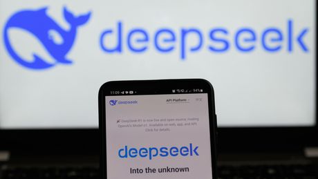 O dramatycznych skutkach społecznych wdrażania sztucznej inteligencji mówi nawet twórca chińskiego DeepSeek