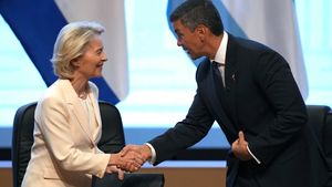 Ursula von der Leyen z prezydentem Paragwaju Santiago Peną podczas ceremonii podpisania umowy UE z Mercosurem