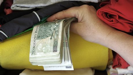 Bydgoszczanin chciał zainwestować w akcje, ale został oszukany.