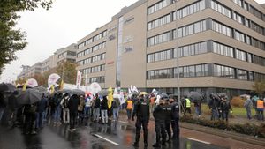 08.10.2025 Poznań. Protest związkowców pod siedziba państwowego koncernu energetycznego Enea
