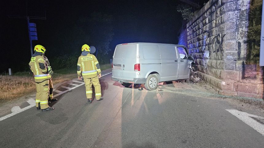 3 czerwca auto dostawcze uderzyło w wiadukt kolejowy w Krępie