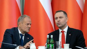 Donald Tusk, Karol Nawrocki
