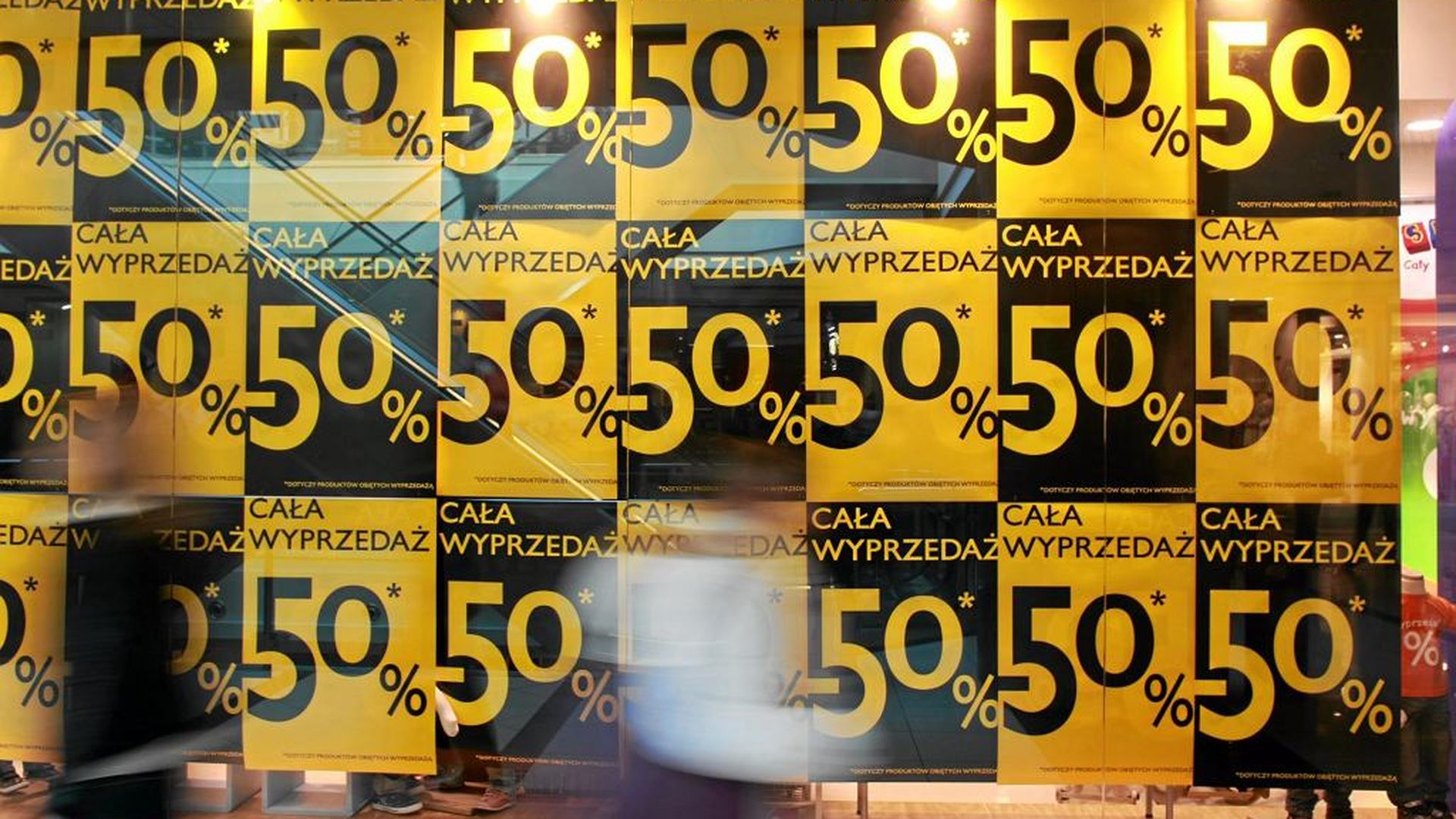 Nowe przepisy UE mają ukrócić fałszywe promocje — polskie władze spóźniają się z ich wprowadzeniem