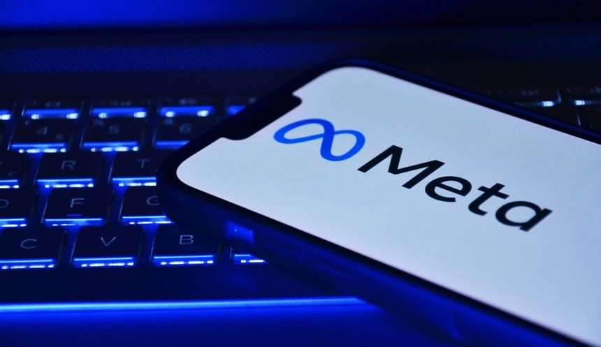 smartfon z logo Meta