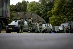 Belgia. Wojskowe patrole na ulicach