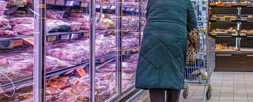 Zakupy w supermarkecie Biedronka