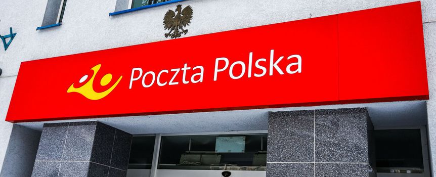 Poczta Polska widok wejścia do placówki
