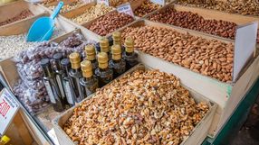 Nie kupuj tych orzechów na wagę, dietetyk ostrzega. „Potrafi modyfikować strukturę DNA”