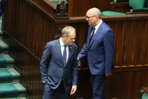 KO liderem sondażu, cztery partie w Sejmie