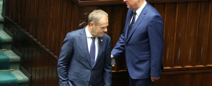 KO liderem sondażu, cztery partie w Sejmie