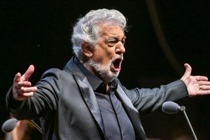 Dziś gwiazdor muzyki kończy 85 lat. Polacy od razu poznają jego głos