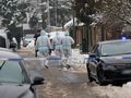  Policja w okolicy domu na warszawskim Targówku, w którym odnaleziono zwłoki dwóch osób