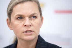 Jelenia Góra. Szefowa MEN apeluje ws. zabójstwa 11-latki