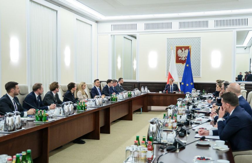 CBOS: w listopadzie 47 proc. badanych źle oceniło sytuację w kraju