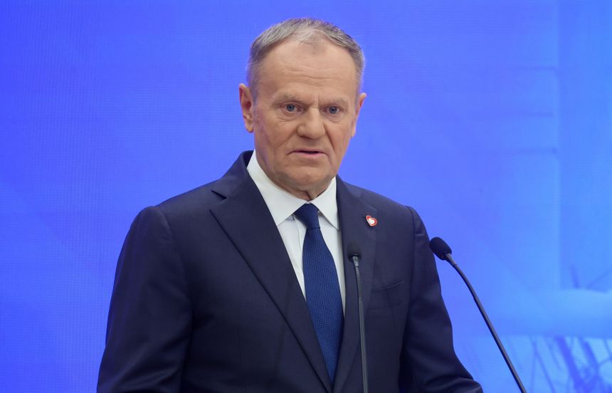Premier Donald Tusk przemawia podczas spotkania "Lotnisko centralne - przyszłość i możliwości" w siedzibie Kancelarii Prezesa Rady Ministrów w Warszawie