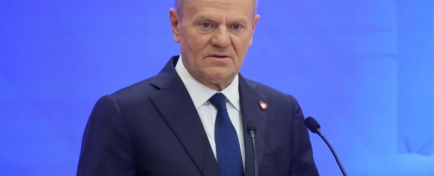 Premier Donald Tusk przemawia podczas spotkania "Lotnisko centralne - przyszłość i możliwości" w siedzibie Kancelarii Prezesa Rady Ministrów w Warszawie