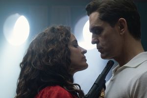 Kadr z serialu Netflixa "Berlin i dama z gronostajem"
