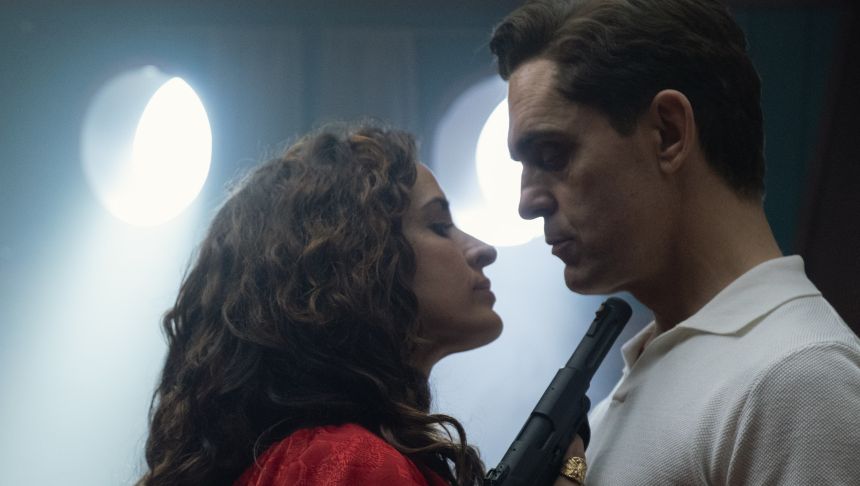 Kadr z serialu Netflixa "Berlin i dama z gronostajem"