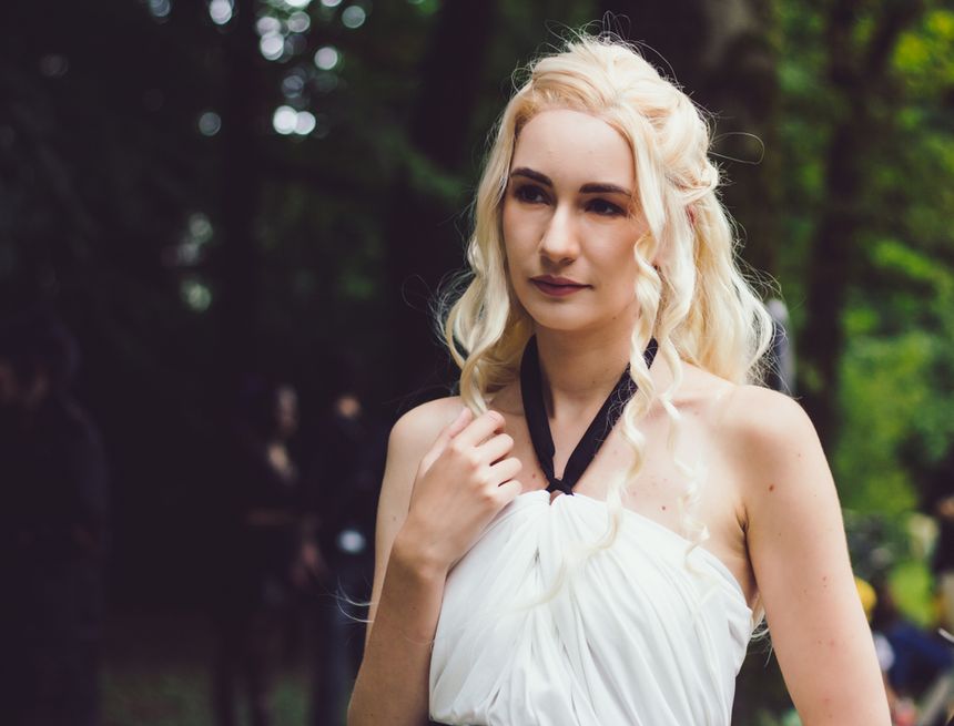 blond dziewczyna jak Daenerys