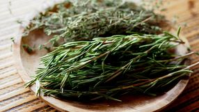 Olejek z rozmarynu ma ciekawe właściwości