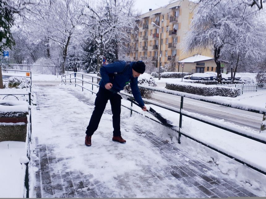 Pracownicy fizyczni mają zapewnione specjalne przywileje w okresie zimowym