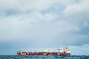 Rosyjski statek dryfuje po Morzu Śródziemnym