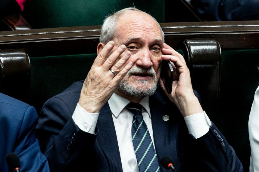 Macierewicz