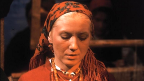 Emilia Krakowska w filmie "Chłopi"