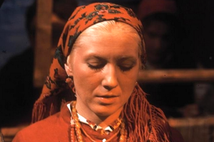 Emilia Krakowska w filmie "Chłopi"