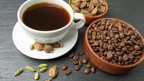 kawa i nasiona kardamonu