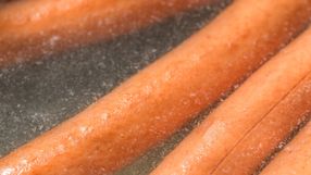 gotujace sie w wodzie parowki