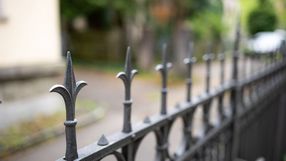 Płot o ostrym zakończeniu