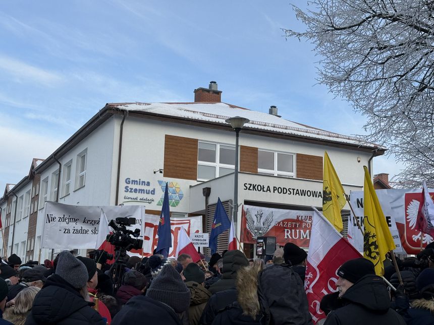 Protest pod szkoła w Kielnie