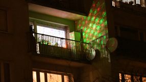 lampki choinkowe na balkonie
