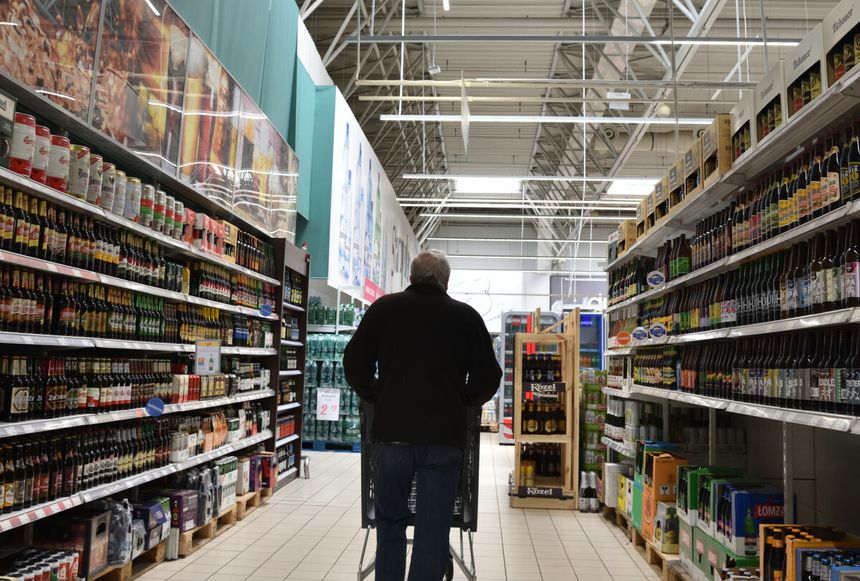 84 proc. Polaków pije alkohol, 28 proc. co tydzień.