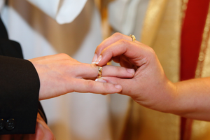 slub koscielny, zakadanie obraczek 