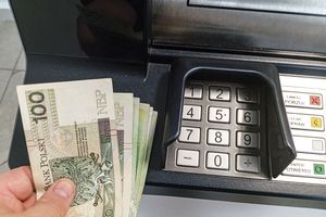 bankomat pieniądze