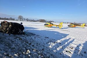 Ludwików. Nie żyje kierowca karetki, która wypadła z drogi