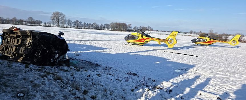 Ludwików. Nie żyje kierowca karetki, która wypadła z drogi