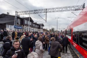 Tłum na stacji w Ciechocinku