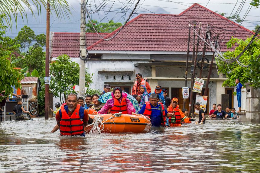 Indonezja. Powodzie i osuwiska, są ofiary śmiertelne